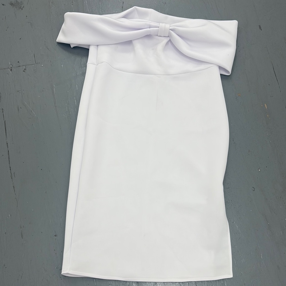 Elegant White Off-Shoulder Suba Dress 3x